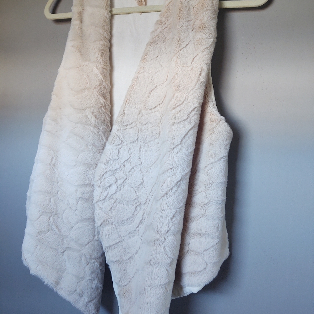 Mystree Faux-Fur VEST~ Ivory•Cream Color Size: MED